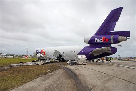 FedEx crew congratulated for successful emergency landing. On Wednesday night, around 11 p.m., emergency crews received a call reporting that FedEx's Boeing 757 plane heading to Chattanooga ...